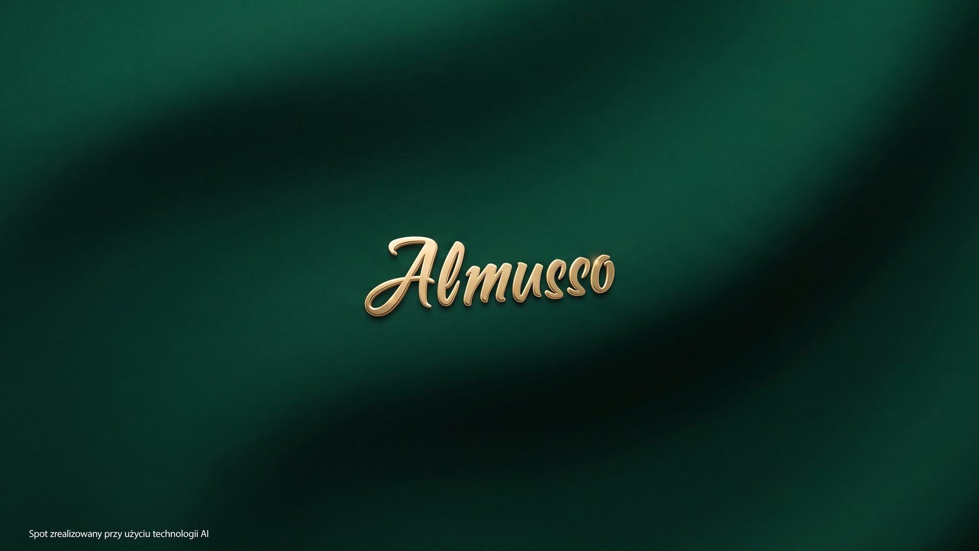 Złote logo Almusso na tle głębokiej zieleni